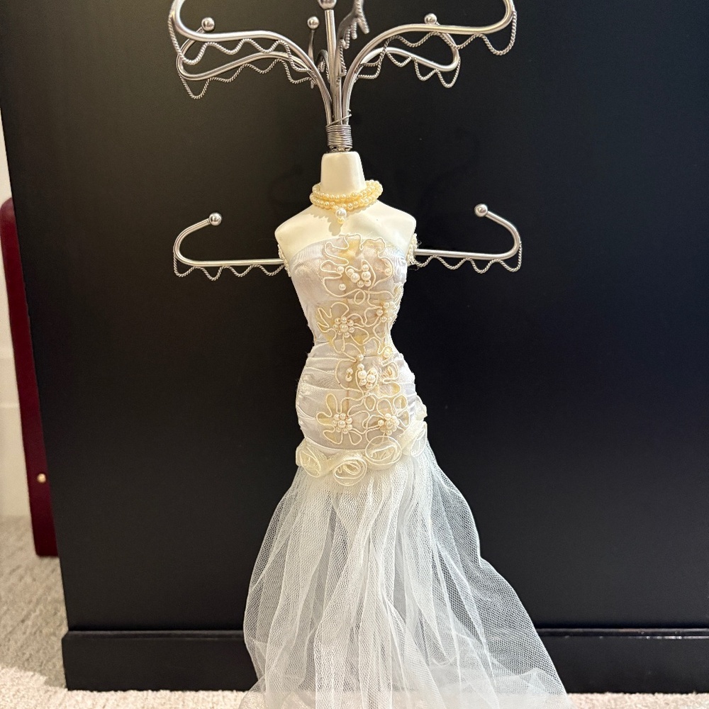 Pearly White Dress Jewelry Holder Stand